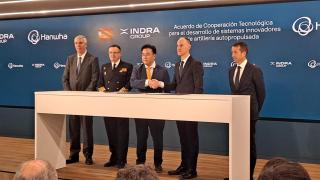 Firma del acuerdo entre Indra y la surcoreana Hanwha
