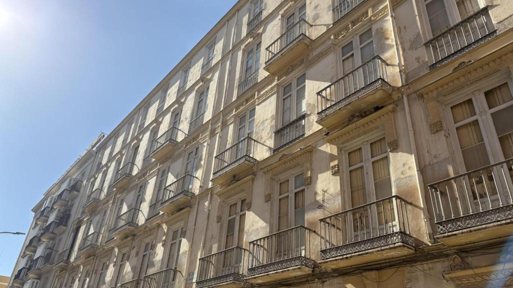 Imagen de los dos edificios de calle Mariscal.