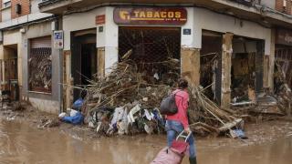 Una de las tiendas afectadas por la DANA. Efe