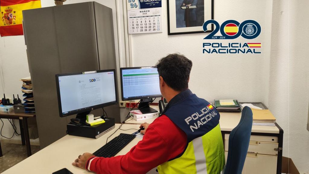 Un agente de la Policía Nacional.