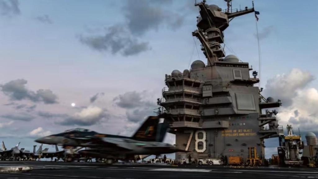 El portaaeronaves estadounidense 'USS Gerald R. Ford' durante la ofensiva lanzada el 28 de febrero junto a Israel contra Irán