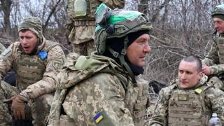 Ukrainian soldiers on the battlefield.