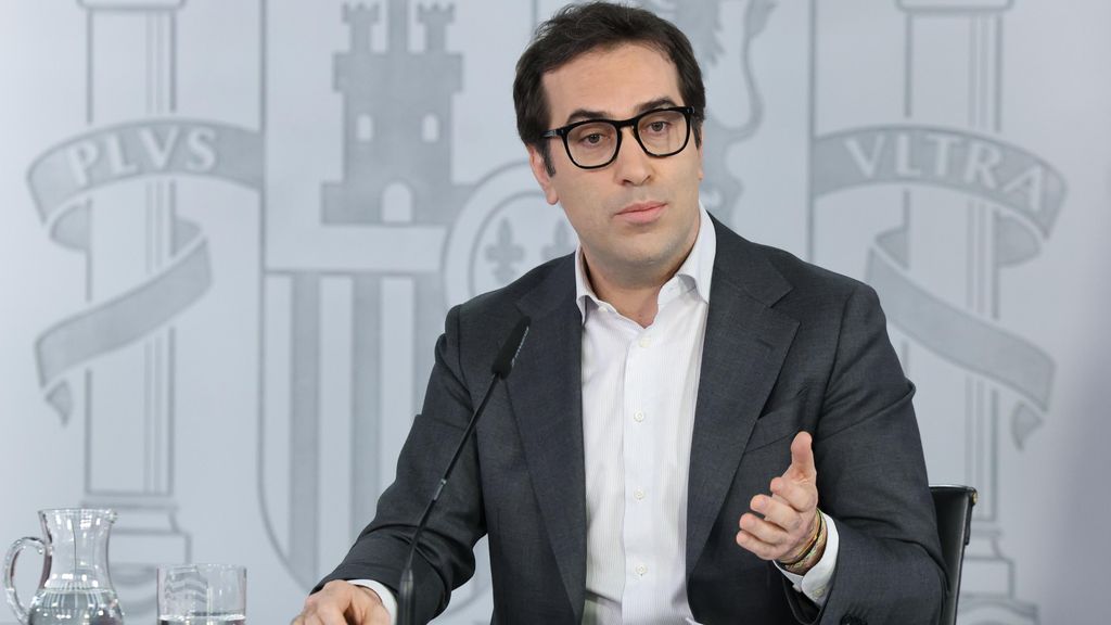 El ministro de Economía, Comercio y Empresa, Carlos Cuerpo, durante la rueda de prensa tras la celebración del Consejo de Ministros en el Palacio de la Moncloa.