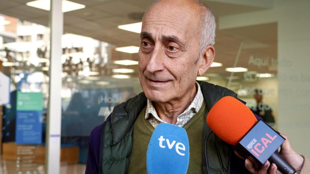 Otro de los agraciados atiende a los medios