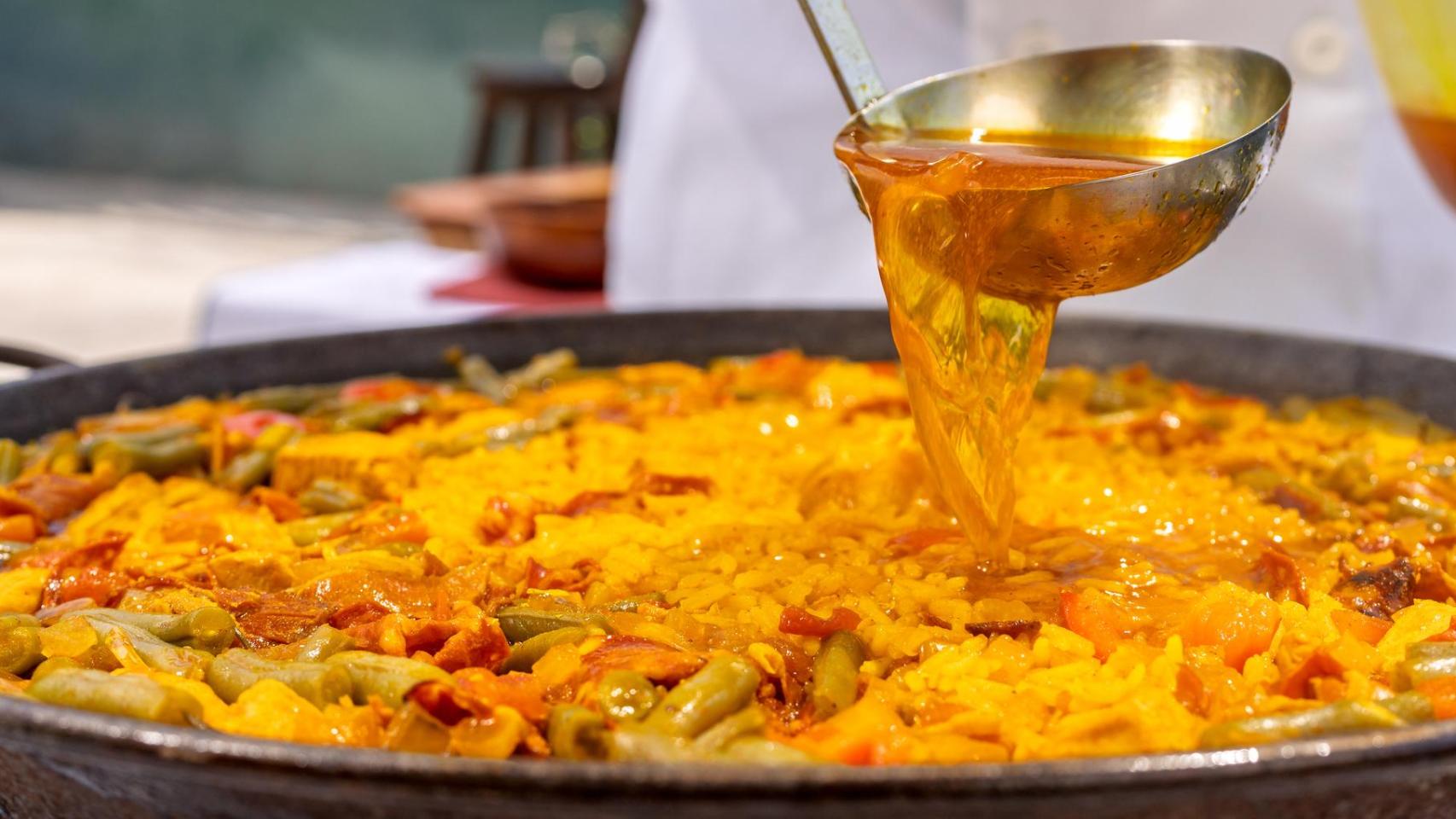 Un plato de paella.