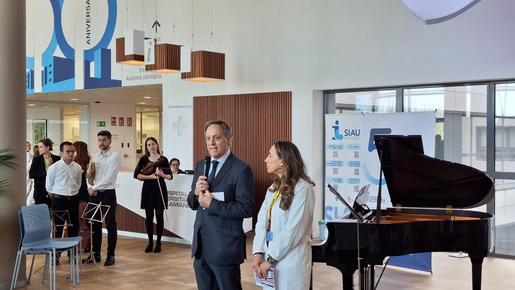 Discurso del alcalde, Carlos García Carbayo antes del concierto inaugural de 'Píldoras musicales'.