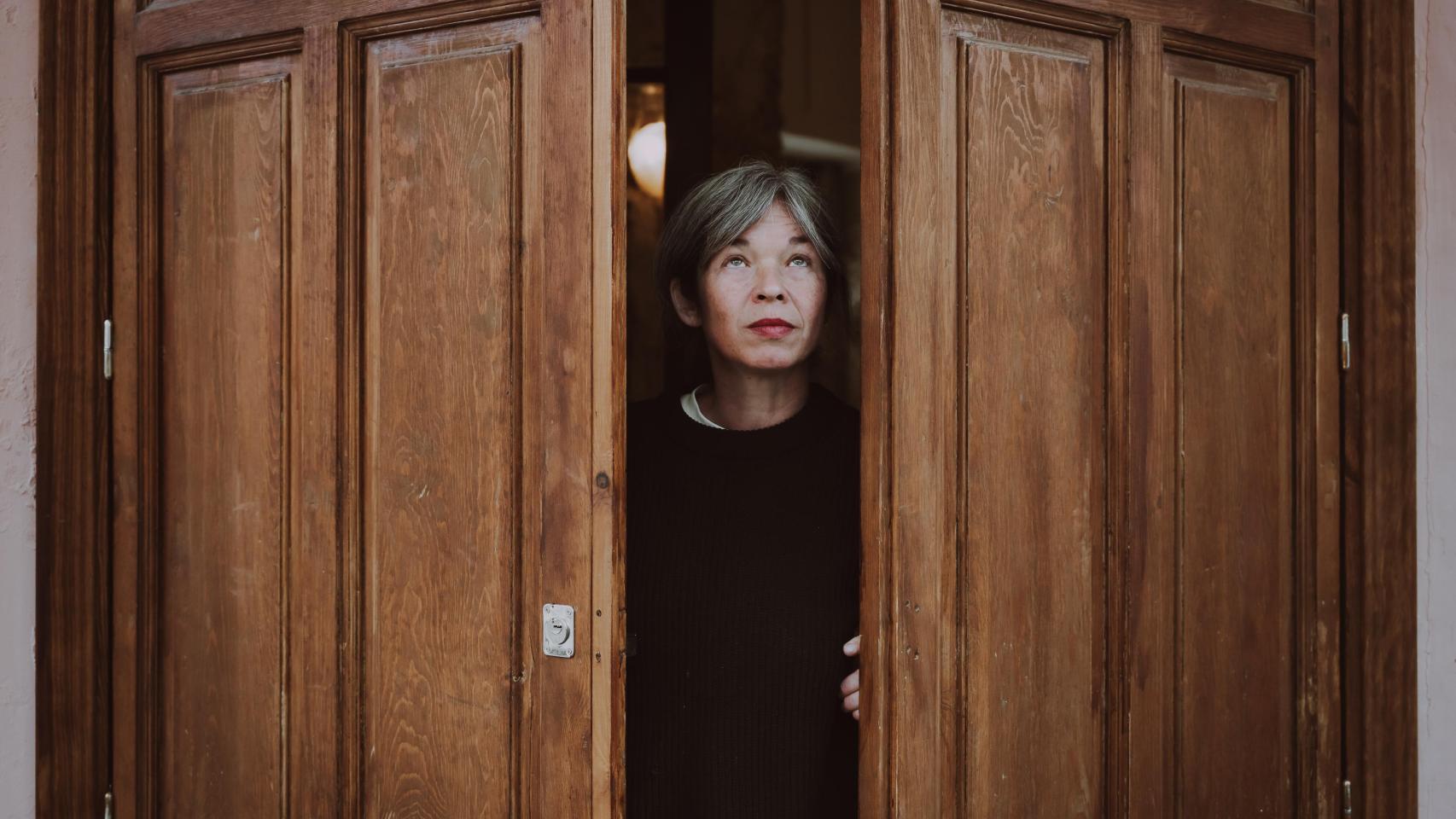 Lola Beneyto, en la puerta de lo que fue su restaurante El Lugarcito.