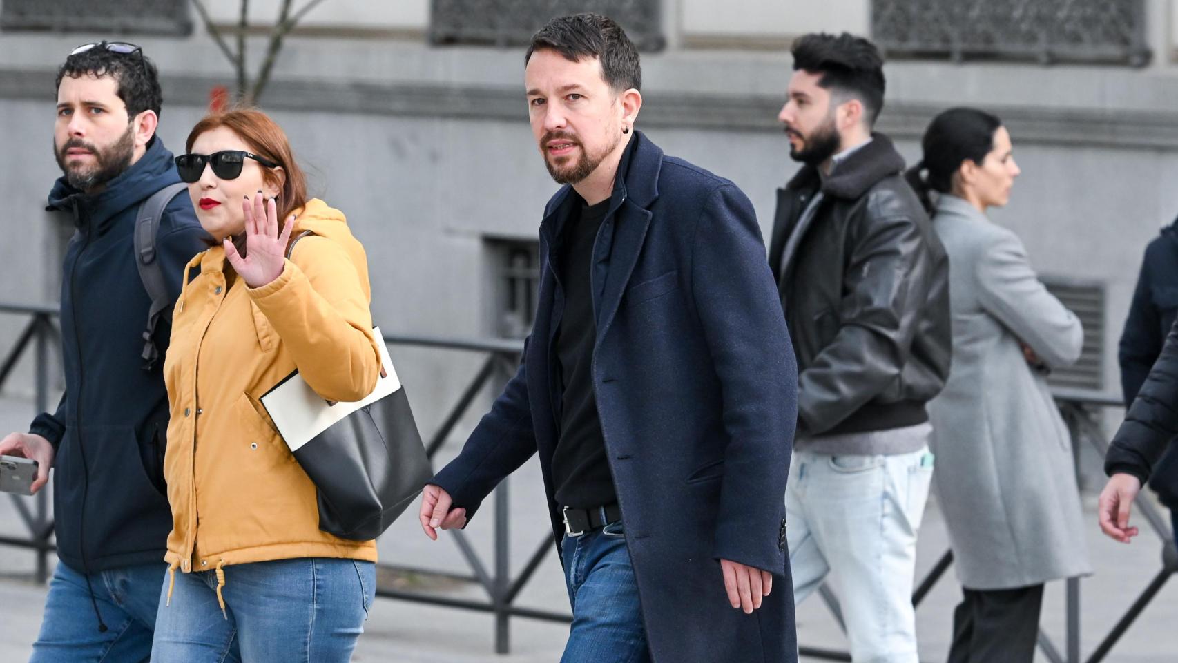 Dina Bousselham y Pablo Iglesias, en la Audiencia Nacional, a principios de marzo.