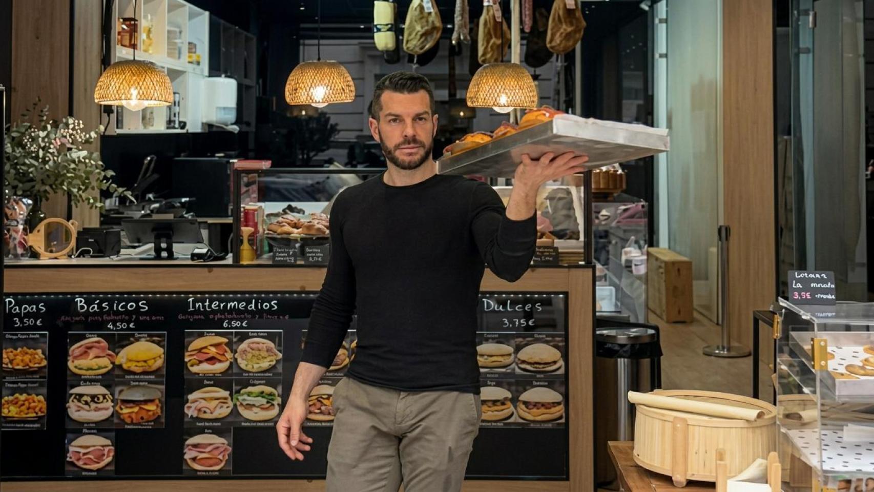 Alessandro, italiano, abre en pleno centro de Valencia una moyetería.