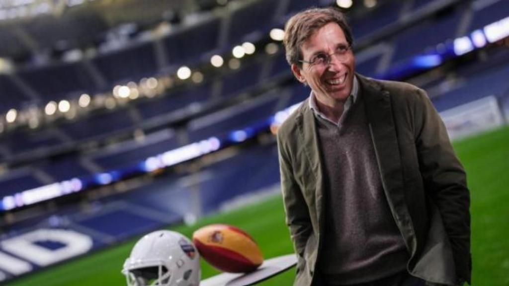 Almeida, en la previa del partido de la NFL en el Bernabéu.