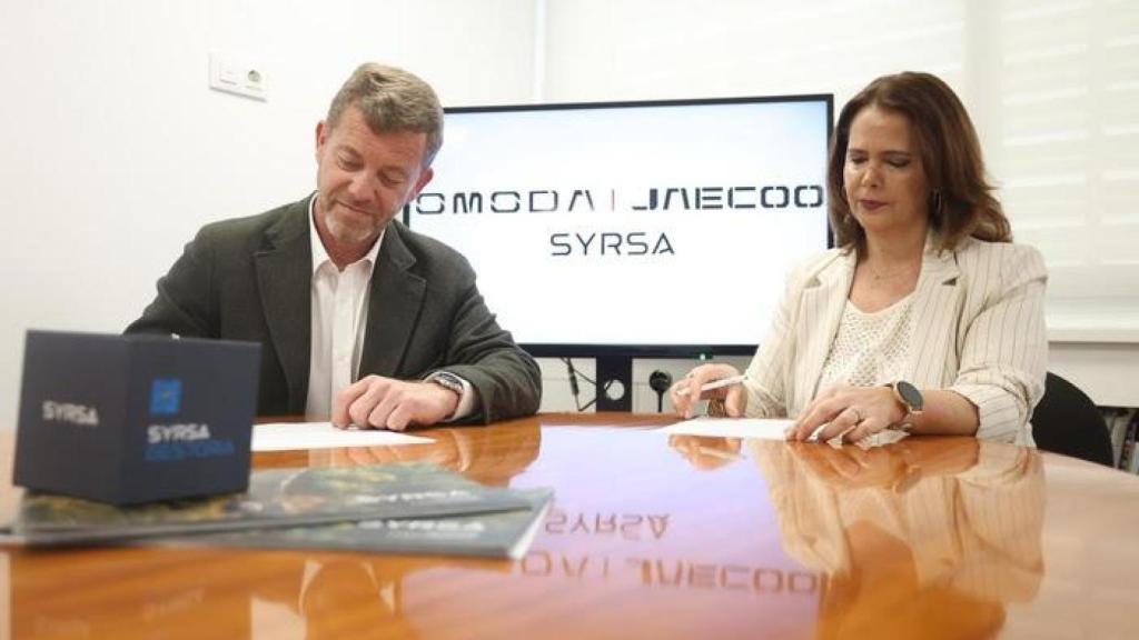 Sol Barbado García de las Heras, presidenta de Fundación LABME, y Francisco J. Herranz Frías, gerente de OMODA&JAECOO I SYRSA.