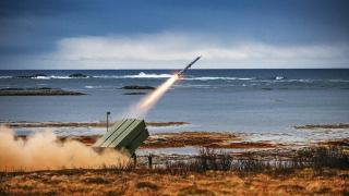 Lanzamiento de misil interceptor NASAMS