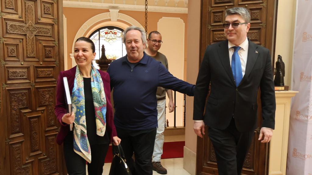 El alcalde de Zamora, Francisco Guarido con el cónsul de Rumanía,  Florea Tiberiu Trifan.