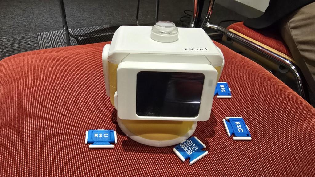 El robot-tutor de Farnaz Baksh.