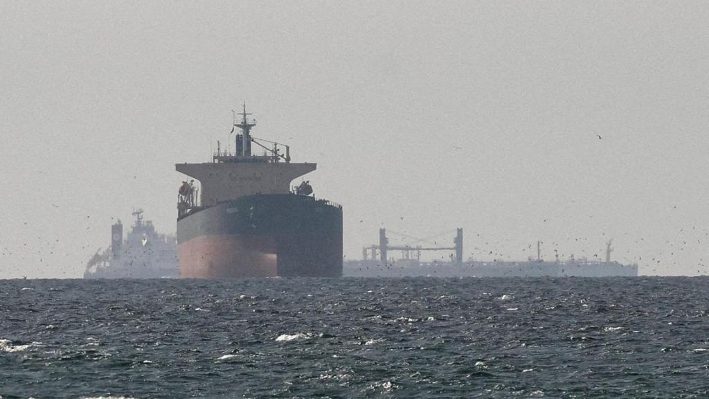 2026-03-21T021732Z_1698578294_RC2B2KAMB8SF_RTRMADP_3_IRAN-CRISIS-USA-OIL-LICENSE