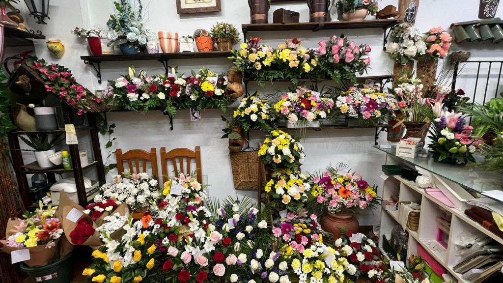 La preciosa floristería abierta.