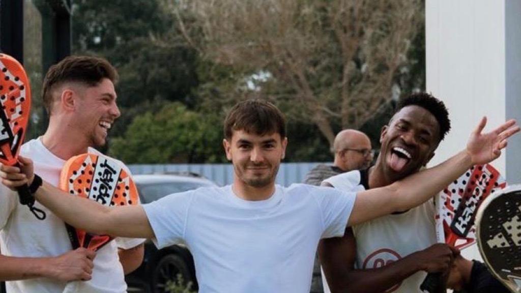 Valverde, Brahim, Vinicius y Trent, divirtiéndose tras jugar al pádel