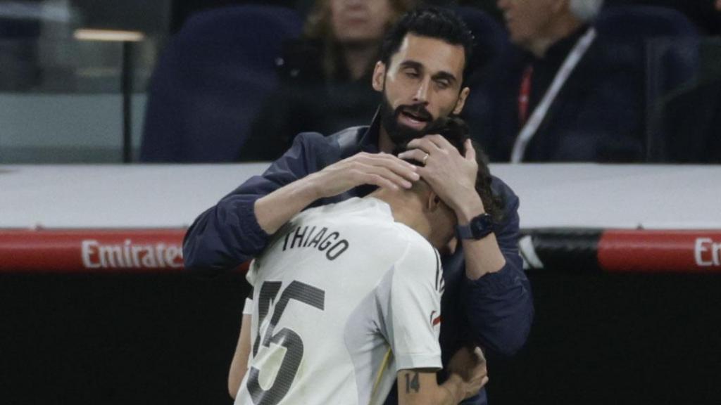 Arbeloa hugs Thiago Pitarch during the derby