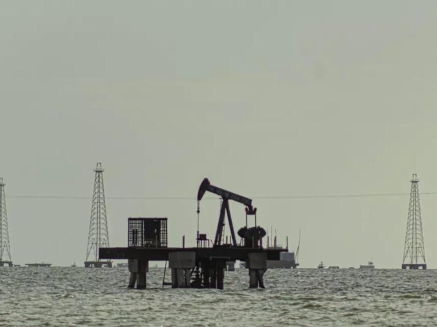 Plataforma petrolera en Cabimas (Venezuela).