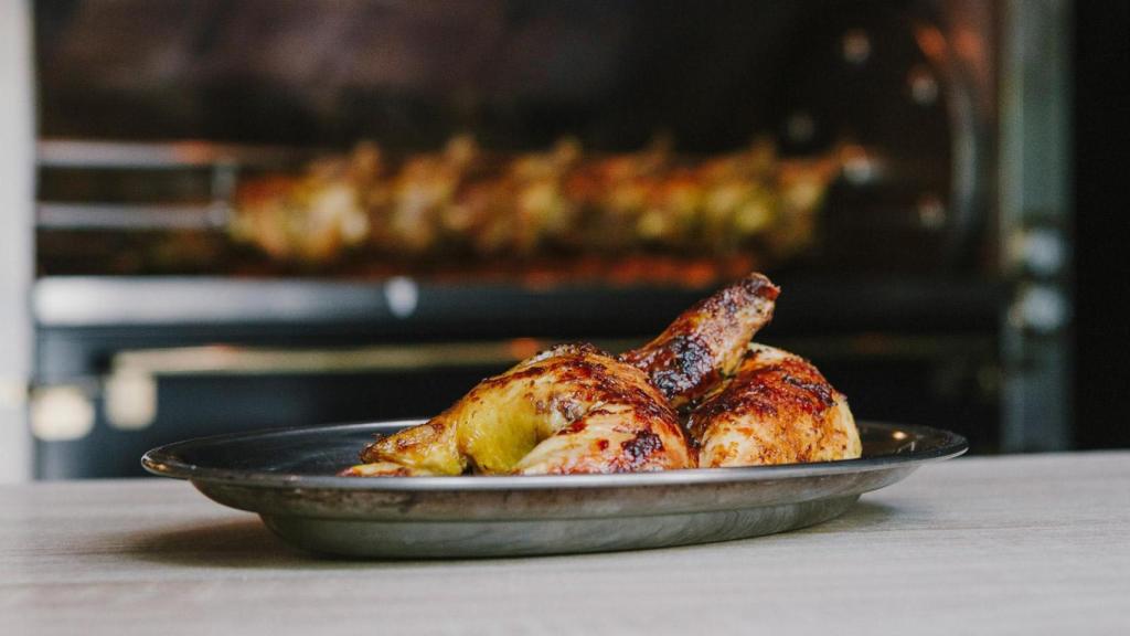 Pollo al Josper en Apluma.