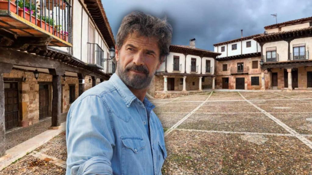 Rodolfo Sancho y la plaza de Atienza en un montaje.