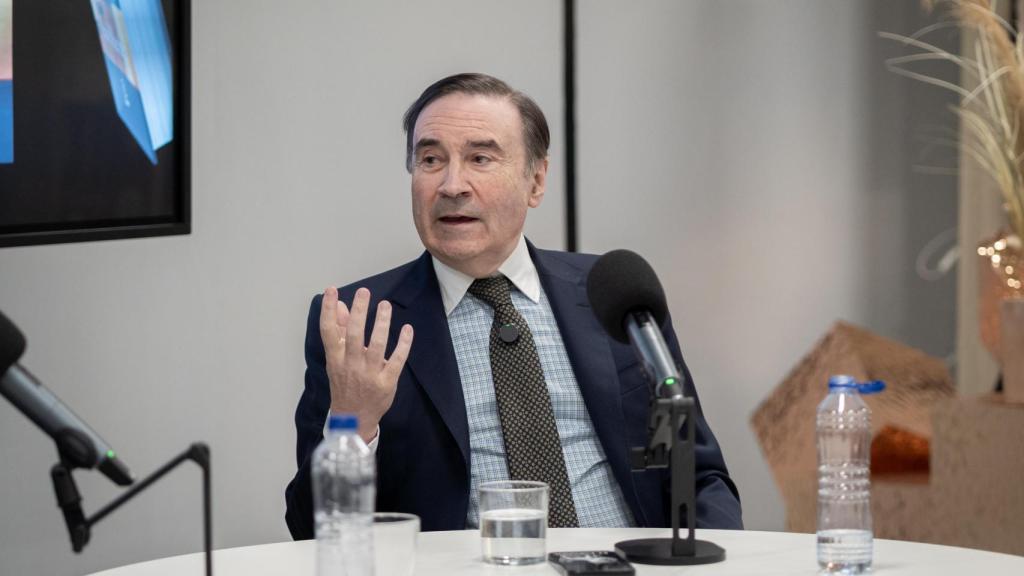 Pedro J. Ramírez durante el encuentro con suscriptores de EL ESPAÑOL con motivo de la publicación de la novela 'Los días que no existieron', de Daniel Ramírez. Foto: Cristina Villarino