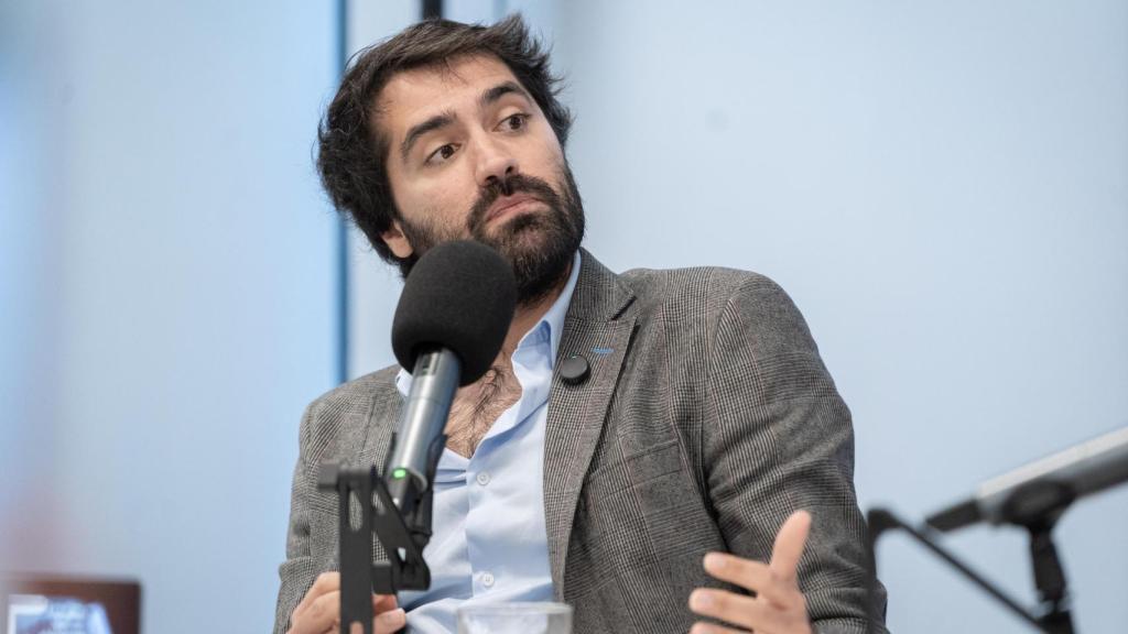 Daniel Ramírez durante el encuentro con suscriptores de EL ESPAÑOL con motivo de la publicación de su novela 'Los días que no existieron'. Foto: Cristina Villarino