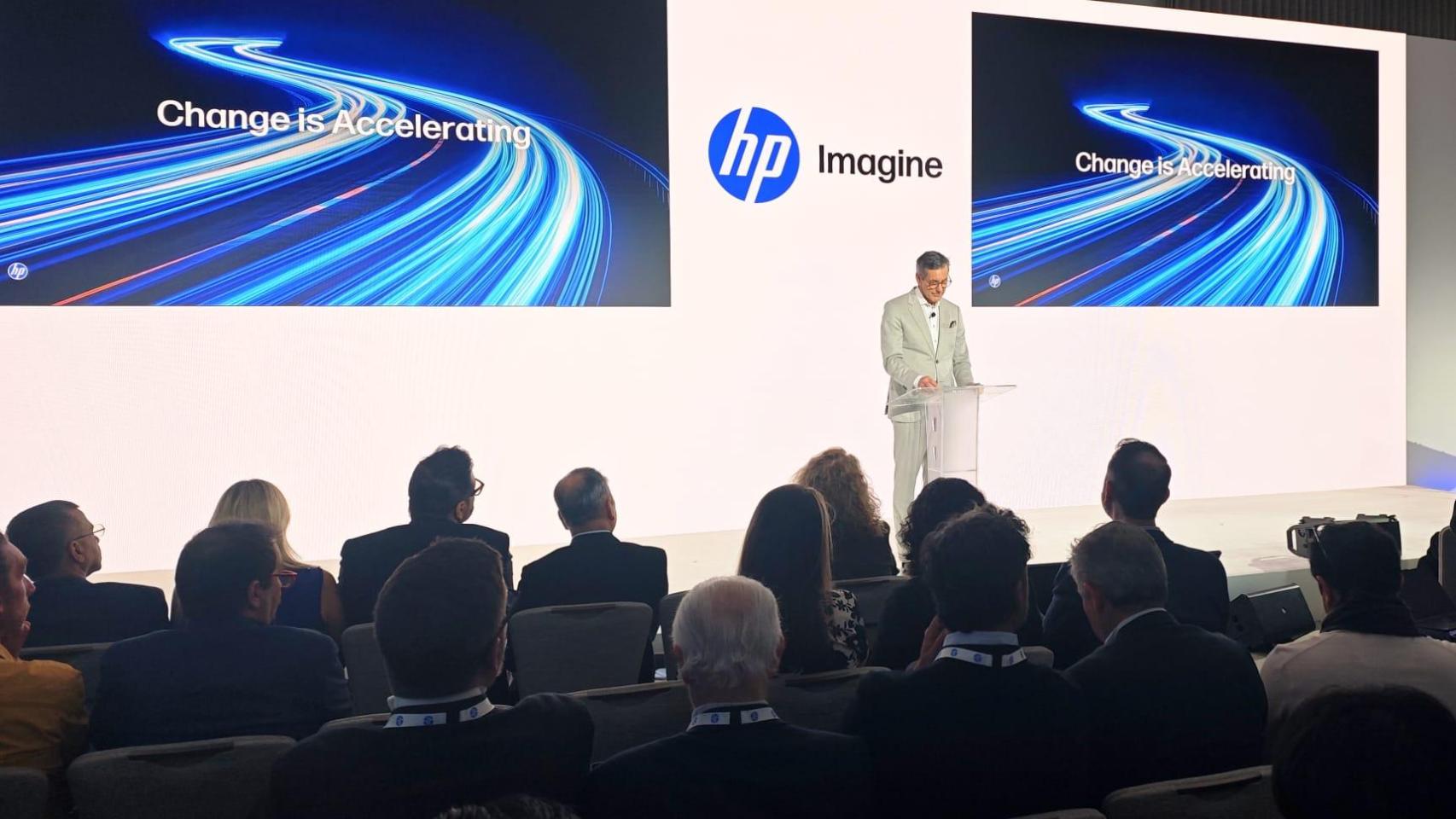 Bruce D. Broussard, CEO interino de HP, durante su intervención de HP Inspire 2026 e Nueva York.