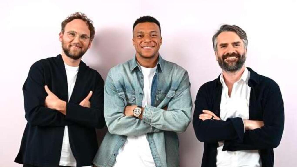 Mbappé y la imagen oficial de su incorporación al equipo Alan