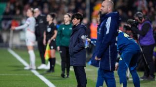Sonia Bermúdez, seleccionadora de España, observa el partido de la fase de grupos de la Liga 1, correspondiente a la fase de clasificación europea femenina para la Copa Mundial Femenina de la FIFA 2027, el pasado 3 de marzo.
