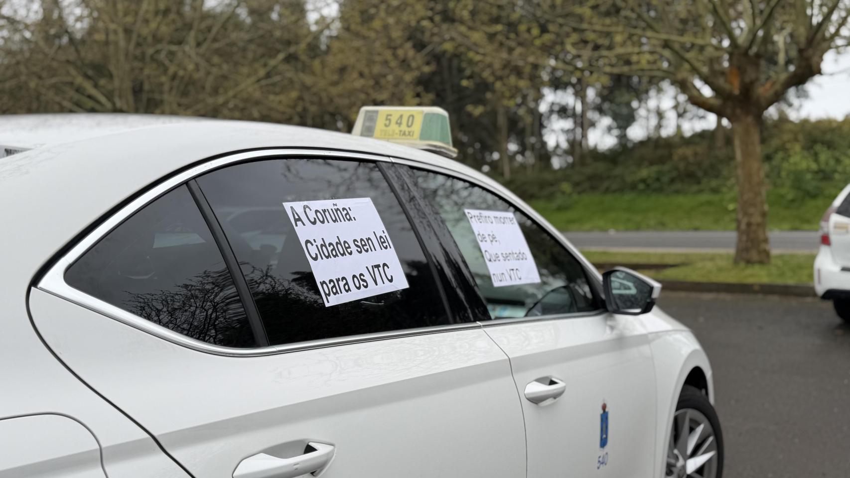 Un taxista en la manifestación contra los VTC en A Coruña este 25 de marzo.
