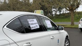 Un taxista en la manifestación contra los VTC en A Coruña este 25 de marzo.
