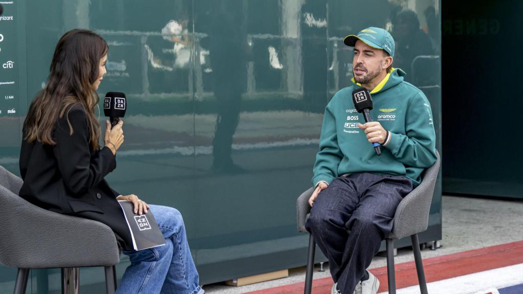 Melissa Jiménez y Fernando Alonso durante una entrevista.