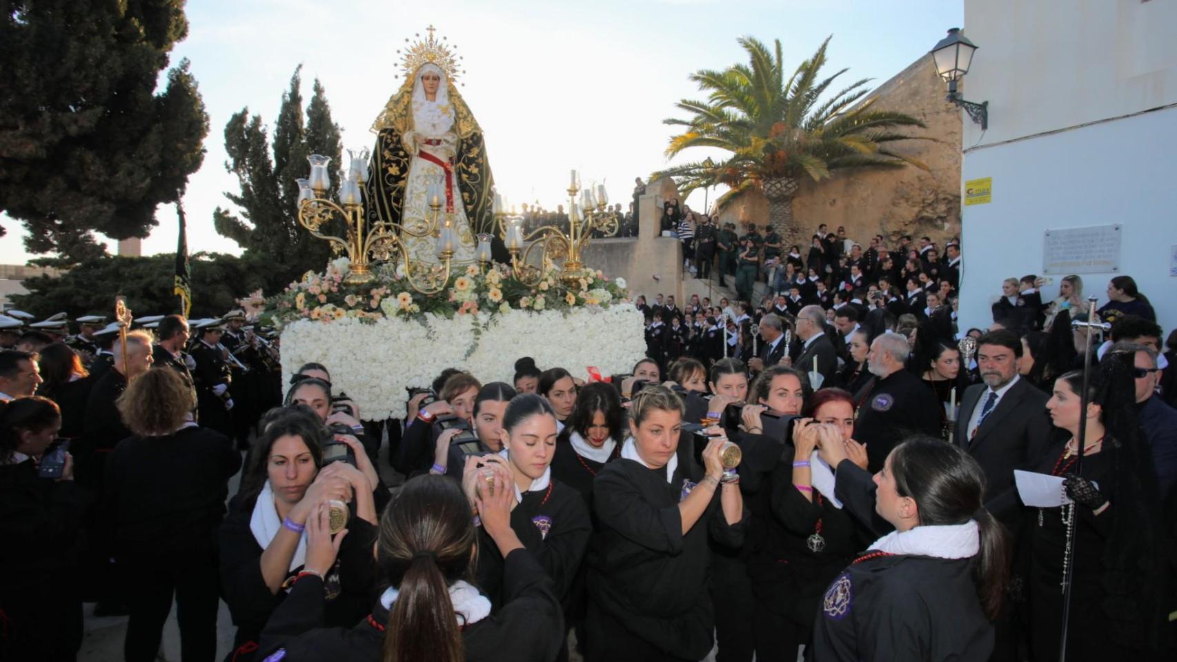 La procesión de Santa Cruz en Alicante.