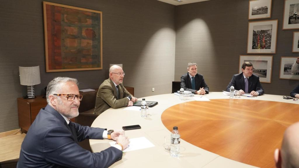 Reunión entre PP y Vox para formar Gobierno