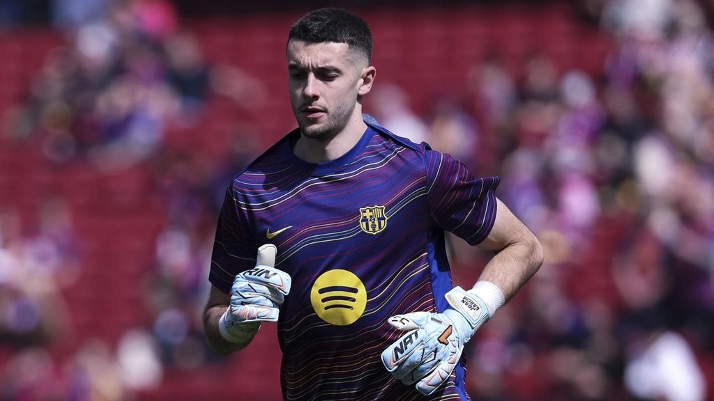 Joan García realiza los ejercicios de calentamiento en el partido liguero ante el Rayo Vallecano.