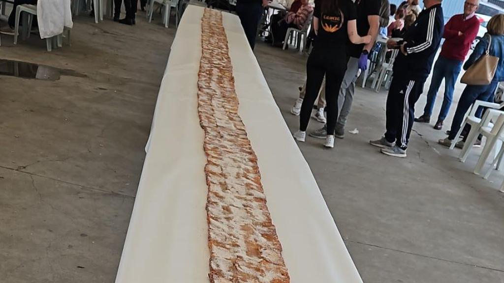Torrija gigante en Cuevas de San Marcos.