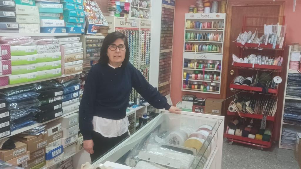 Susana Acebes Martín en su mercería de Peñafiel