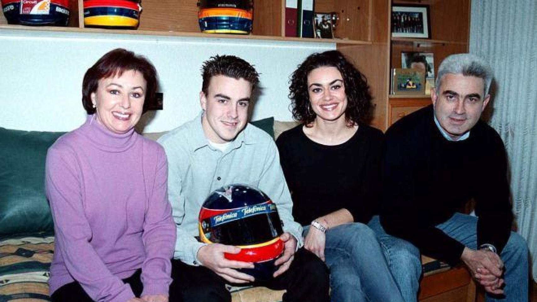 Fernando Alonso, junto a su familia.