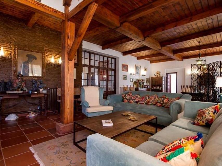 Un rincón del acogedor salón de El Recreo de San Cayetano, propiedad de Cayetano Rivera en Ronda.