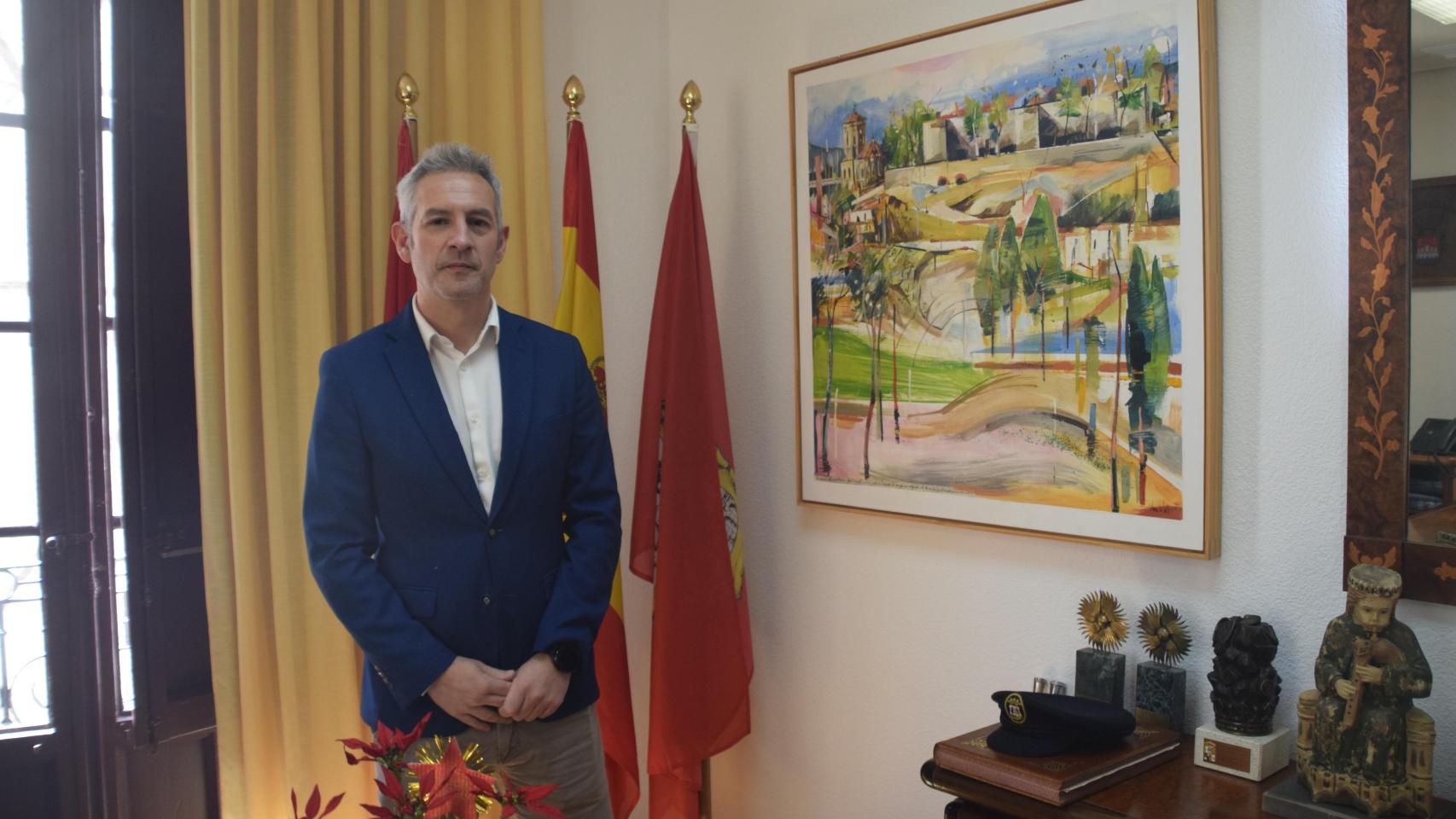 El alcalde de Toro, en su despacho del Ayuntamiento del municipio