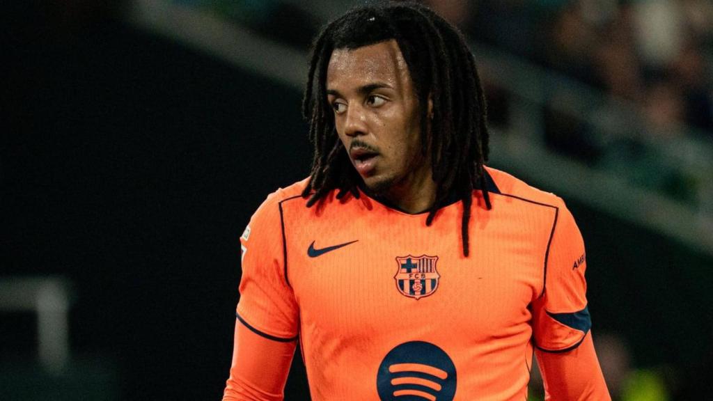 Jules Koundé, durante un partido con el Barça.