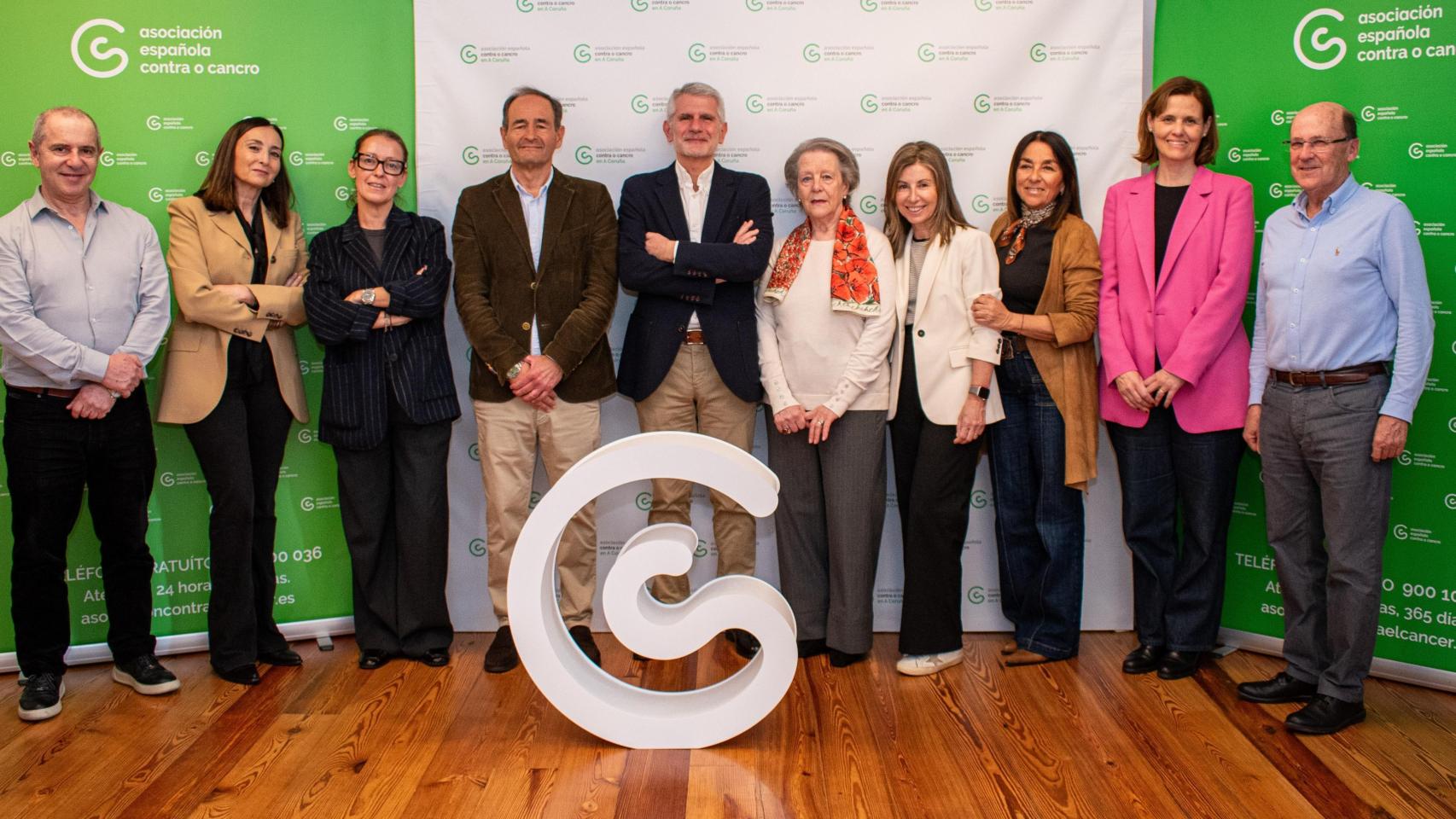 Fotografía de grupo de la nueva directiva.