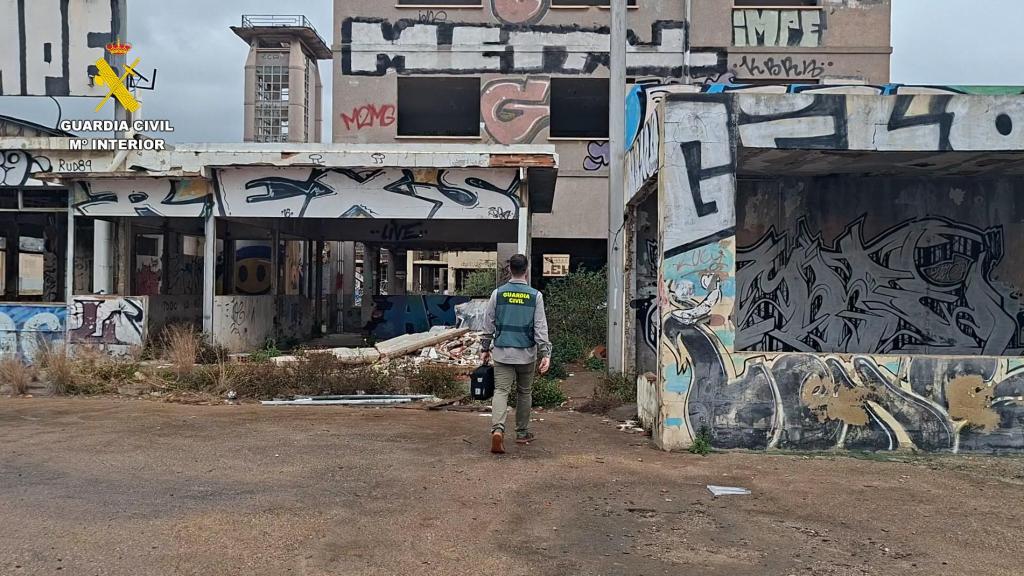 Imagen del edificio abandonado de Sagunto donde se halló el cadáver del músico callejero. GC
