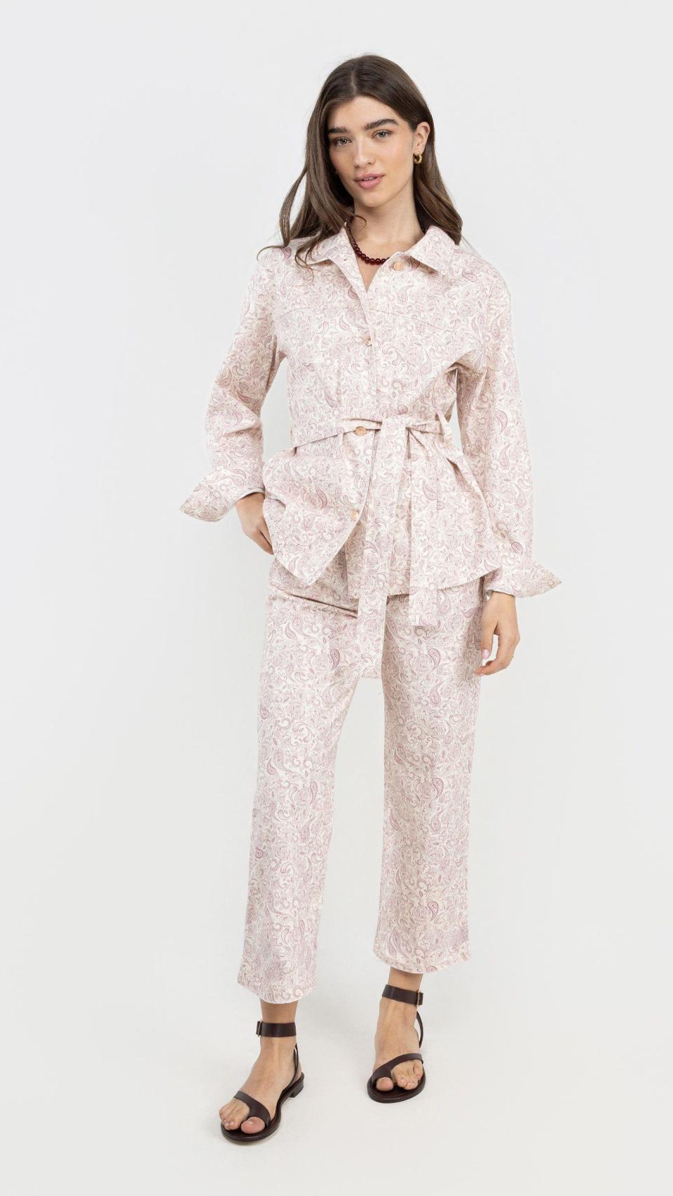 Chaqueta y Pantalón Petra Estampado Paisley, de El Ganso.