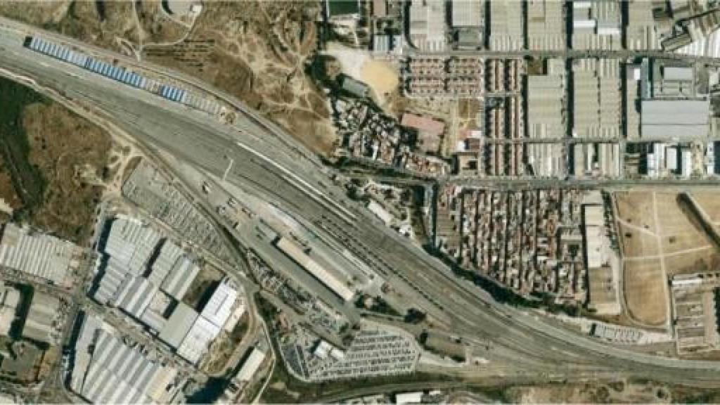 Vista de los terrenos de Adif en Los Prados.