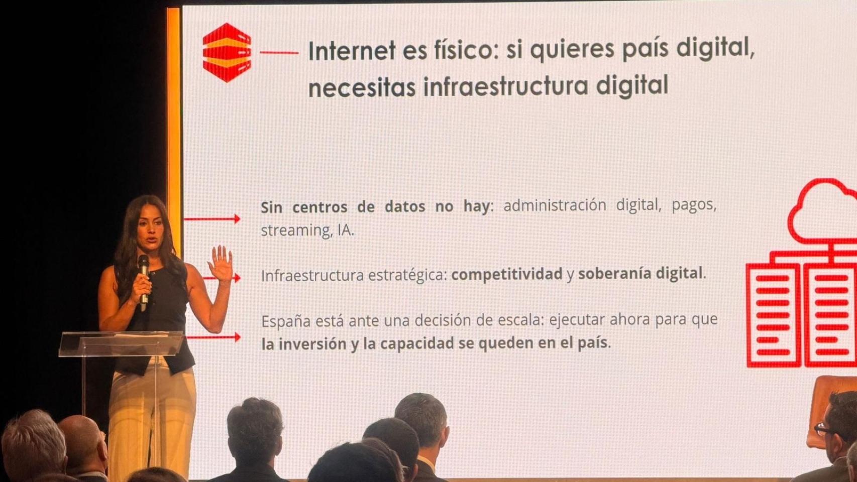 La directora ejecutiva de SpainDC, Begoña Villacís, durante la presentación del informe del sector en 2025.