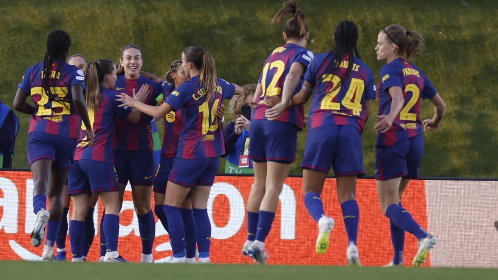 Las jugadoras del Barça celebran el primer gol de Ewa Pajor ante el Real Madrid.