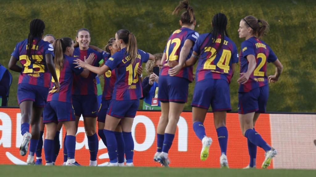 Las jugadoras del Barça celebran el primer gol de Ewa Pajor ante el Real Madrid.