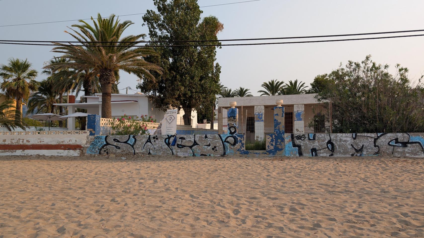 Unas casas en la playa de Dénia.
